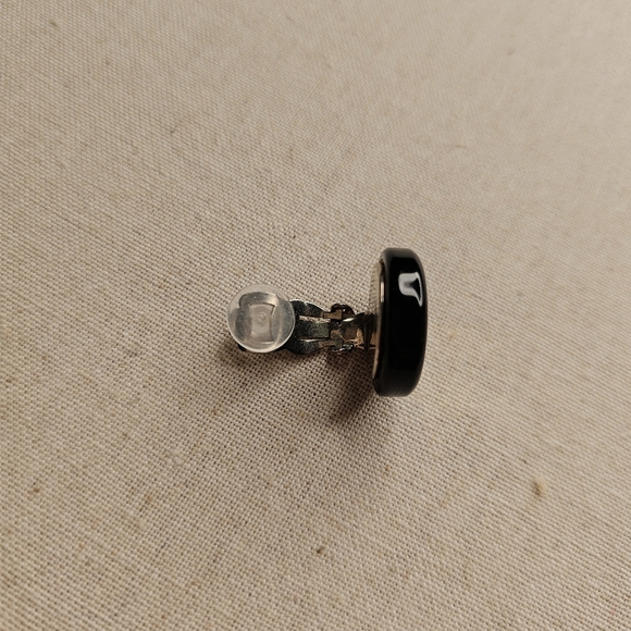 Chanel Clip on earrings one piece - Picture 7 of 14